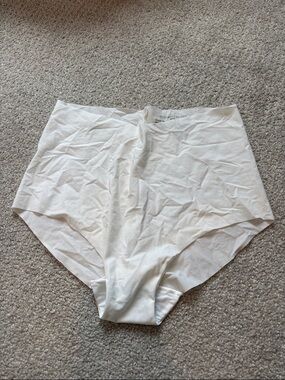 NWOT Victoria's Secret White Seamless High-Waist Brief